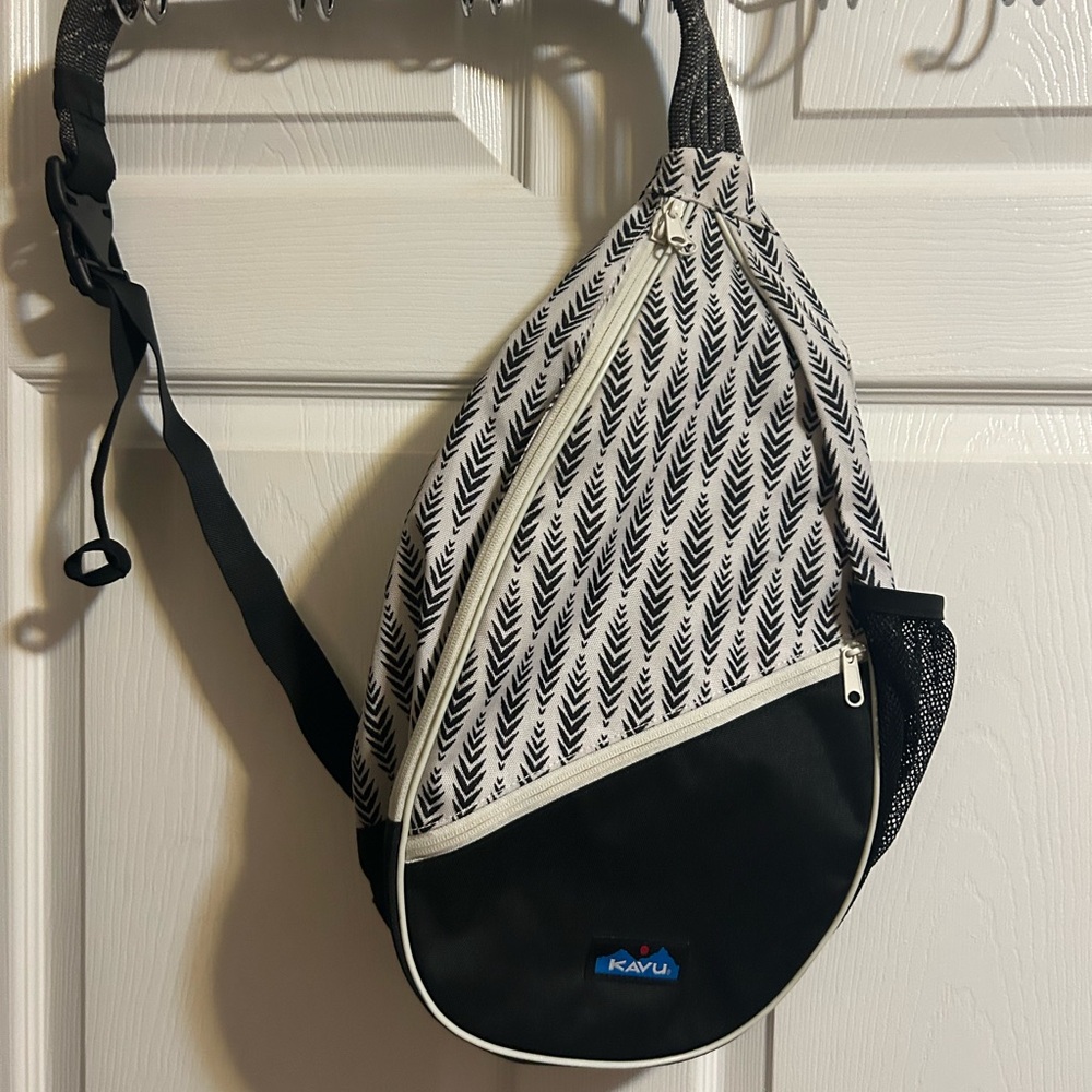 Kavu Black and White Sling Bag